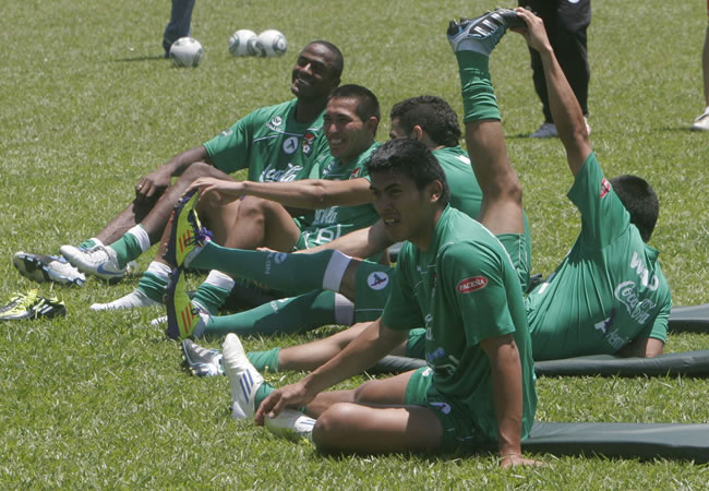 La selección boliviana pierde su tercer centrocampista. Foto: EFE