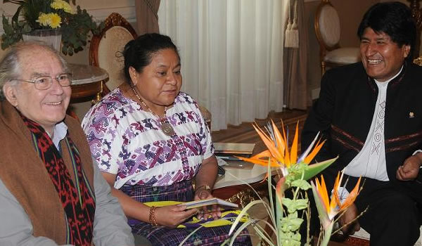 Rigoberta Menchú y Esquivel y Evo Morales en La Paz. Foto: ABI