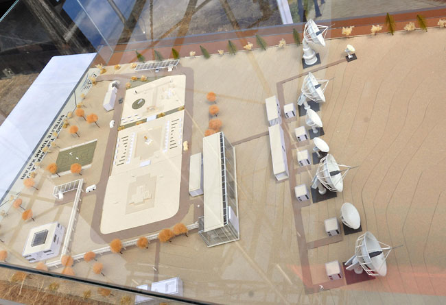 Maqueta de la estación terrena de control del satélite Túpac Katari que se construirá en la comunidad Umachuma. Foto: ABI