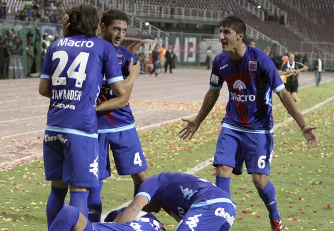 Los jugadores de Tigre de Argentina festejan su gol ante el Deportivo Anzoátegui. Foto: EFE