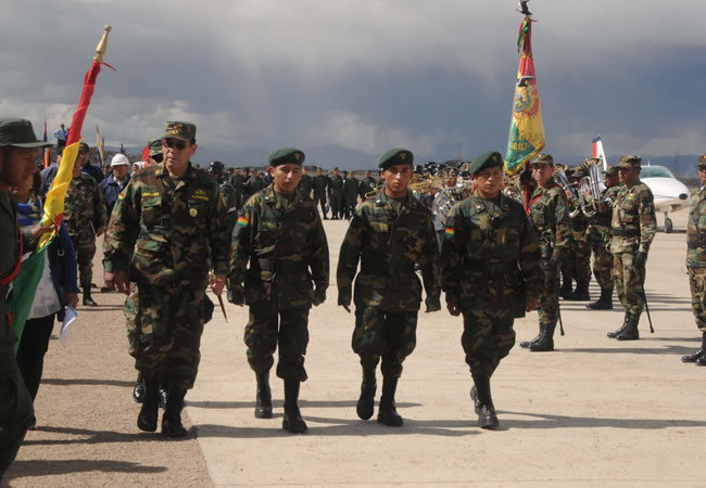 Soldados fueron recibidos con honores en Oruro. Foto: ABI