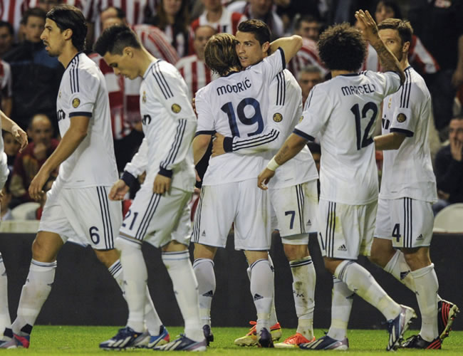 Los jugadores del Real Madrid celebran ante el Bilbao. Foto: EFE