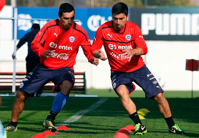 Jugadores de la selección chilena en las prácticas de su equipo. Foto: EFE