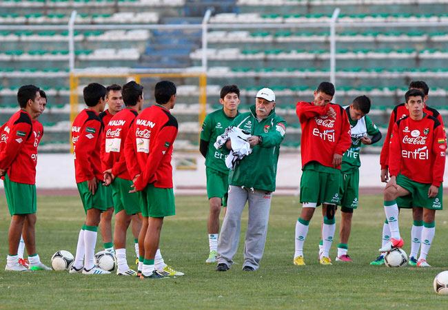 Entrenamiento de la Selección de Bolivia, bajo la dirección del técnico Xabier Azkargorta. Foto: EFE