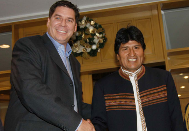 Marcelo Claure dirigente de Bolívar, en visita al presidente Evo Morales, el año 2008. Foto: ABI