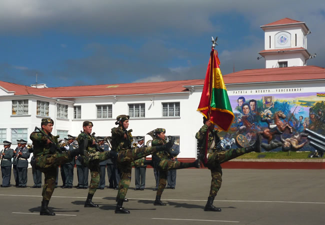 Fuerzas Armadas realizan homenaje a Héroes del Chaco. Foto: ABI