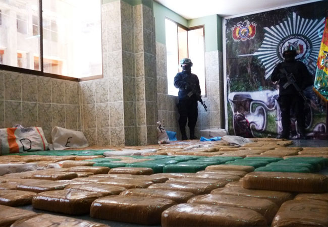 Droga incautada en días pasados por fuerzas especiales de Bolivia. Foto: ABI