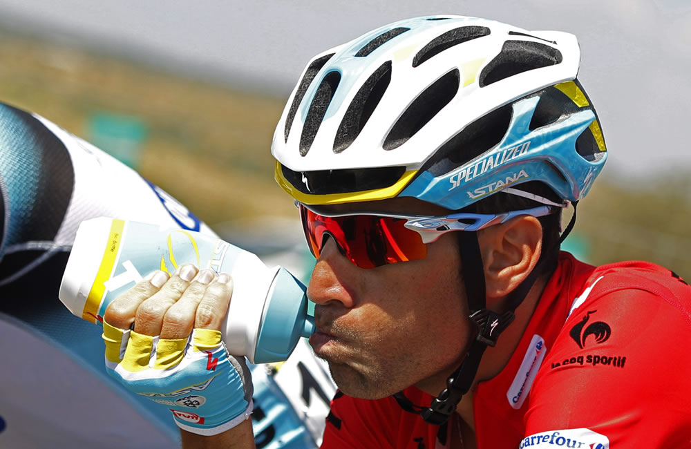 El ciclista italiano del equipo Astana y líder de la general, Vincenzo Nibali, durante la sexta etapa de la Vuelta Ciclista a España. Foto: EFE