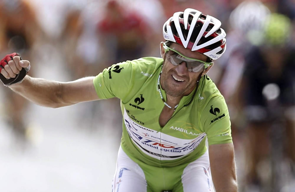 El ciclista del Katusha Daniel Moreno celebra la victoria conseguida en la novena etapa de la Vuelta Ciclista a España. Foto: EFE