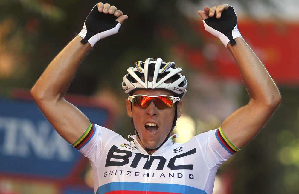 El ciclista belga del equipo BMC y campeón del mundo, Phillippe Gilbert, celebra su victoria en la duodécima etapa de la Vuelta a España. Foto: EFE