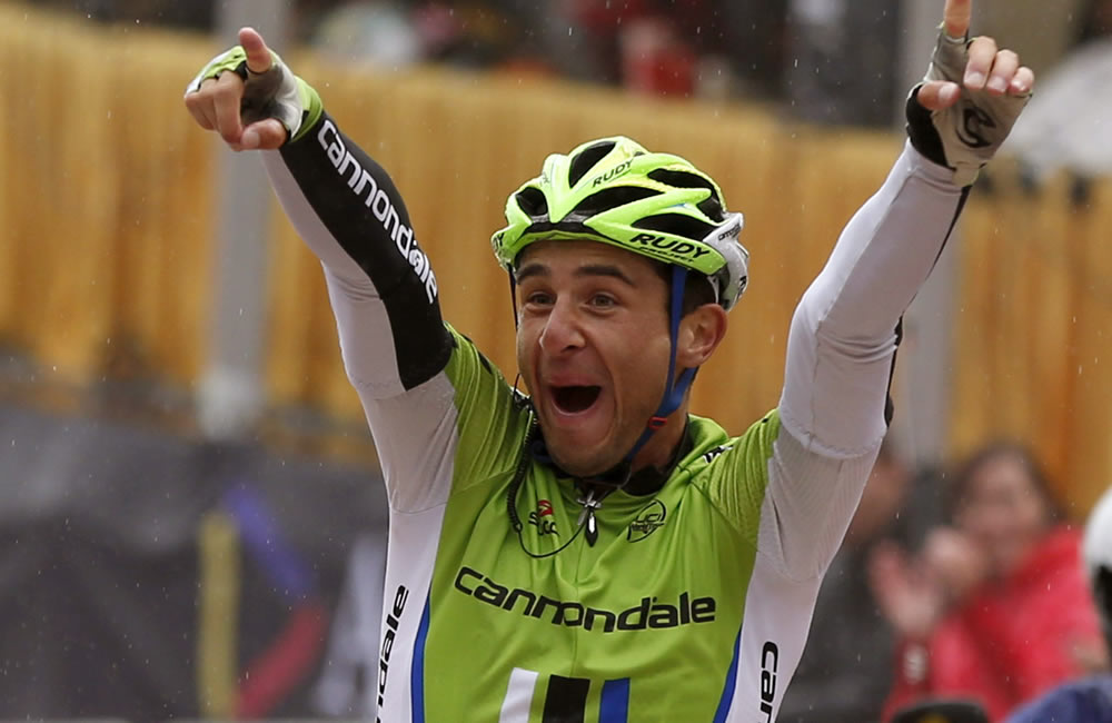 El ciclista italiano del equipo Cannondale, Daniele Ratto, se proclama vencedor de la décimo cuarta etapa de vuelta a España. Foto: EFE