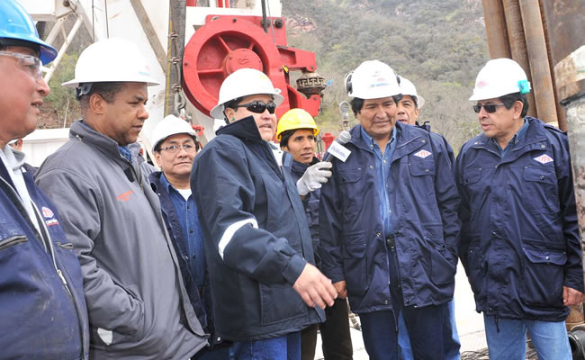 El Presidente  Evo Morales inauguro los trabajos de perforacion en el pozo Timboy X II. Foto: ABI
