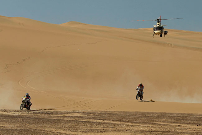 Competencia del Dakar en dunas peruanas. Foto: EFE