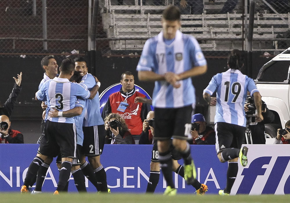 Clásico disminuido con Argentina sin sus figuras y Uruguay mirando hacia Jordania. Foto: EFE