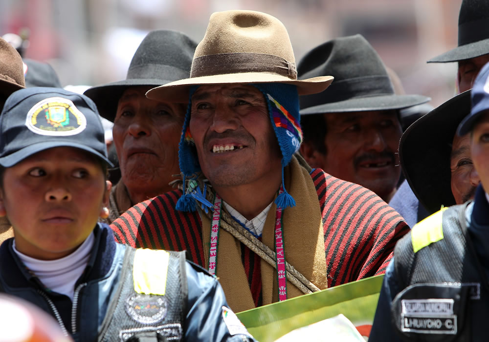 Indígenas de El Alto durante el acto del Día de la Dignidad. La ciudad de El Alto, la más pobre de Bolivia, aledaña a La Paz. Foto: EFE