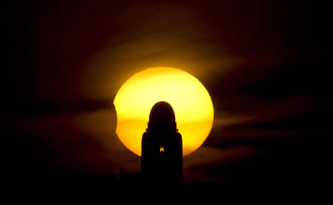 El eclipse solar adelanta el atardecer de Kenia. Foto: EFE