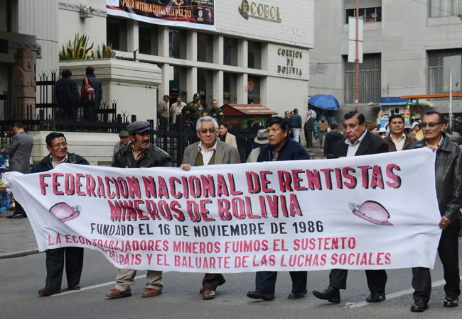 Marcha de rentistas jubilados, en demanda al beneficio del doble aguinaldo, realizada en días pasados. Foto: ABI