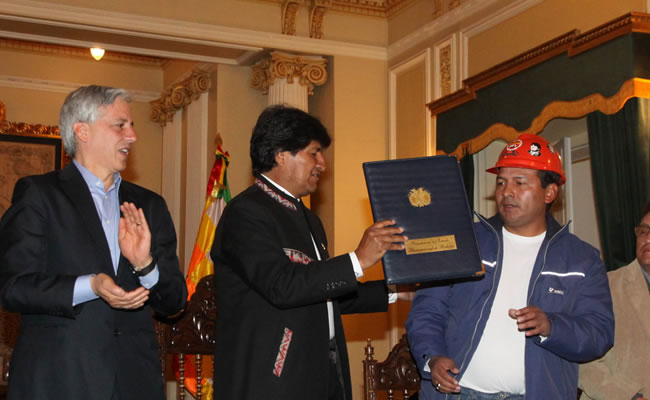 Evo Morales decreta incremento salarial a los trabajadores Vinto. Foto: ABI