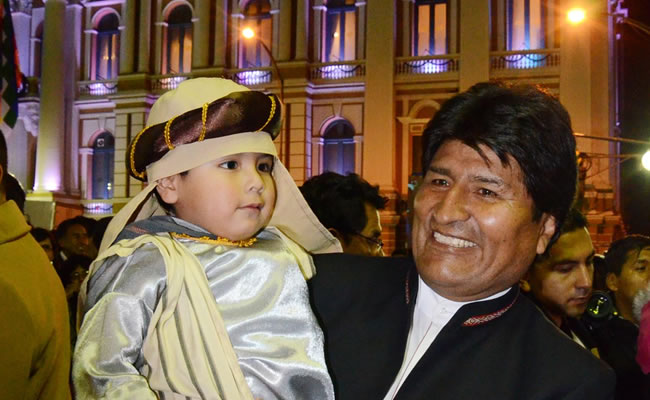 Presidente Evo Morales inicia la navidad en compañía de los niños. Foto: ABI