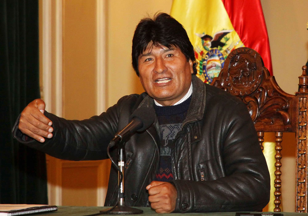 Una imagen cedida por la Presidencia de Bolivia muestra al presidente de Bolivia, Evo Morales, hablando durante una rueda de prensa. Foto: EFE