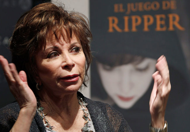 La escritora chilena Isabel Allende durante una entrevista con motivo de la presentación de su nuevo libro "El juego de Ripper". Foto: EFE