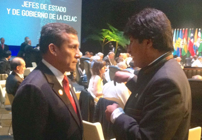 Encuentro entre los presidentes Ollanta Humala y Evo Morales durante la II Cumbre de la Celac, en La Habana, Cuba. Foto: ABI