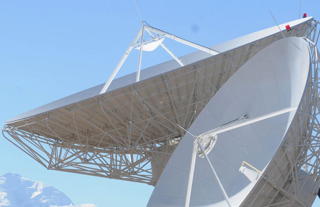 Antenas de comunicación con el satélite Túpac Katari en la estación terrena de Amachuma. Foto: ABI