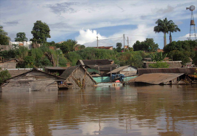 Miles de familias han sido afectadas por las inundaciones en el oriente boliviano. Foto: ABI
