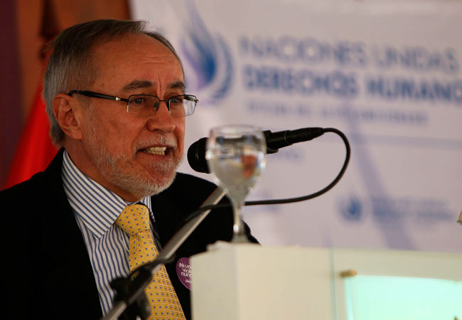 El representante en Bolivia de la oficina de las Naciones Unidas para los Derechos Humanos (OACNUDH), Denis Racicot, durante la presentación del informe anual sobre Derechos Humanos. Foto: EFE