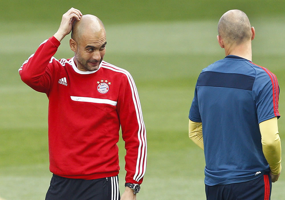 El entrenador del Bayern de Múnich, Josep Guardiola (i). Foto: EFE