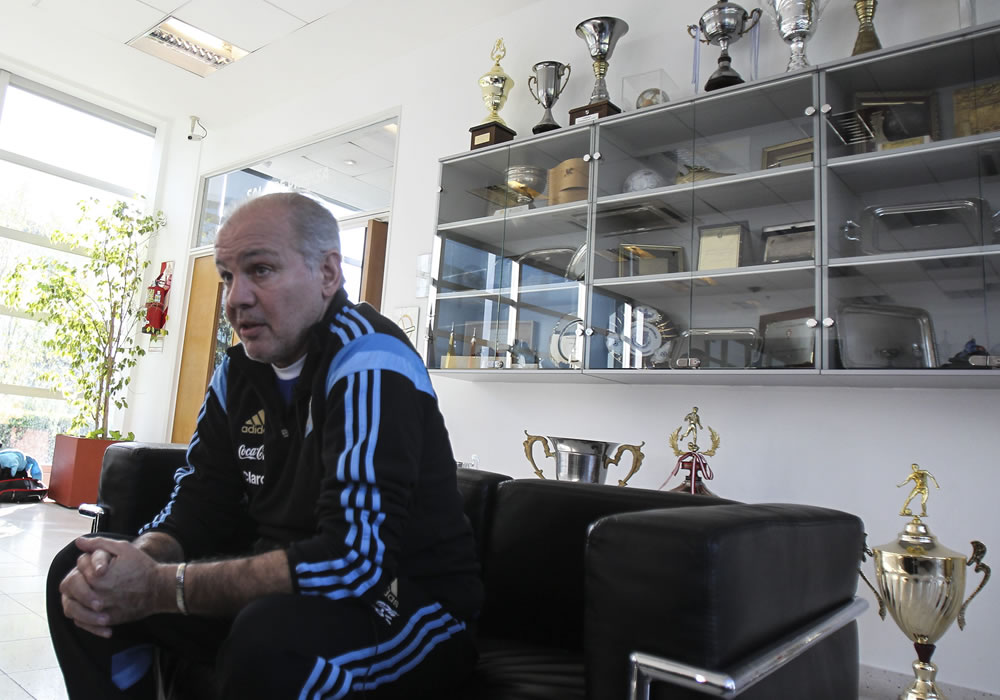 El seleccionador de Argentina, Alejandro Sabella, en una entrevista con agencias internacionales, en la sede de la Federación Argentina de Fútbol (AFA), en Ezeiza. Foto: EFE