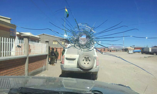 Un oficial de las Fuerzas Armadas de Bolivia, murió por impacto de bala en un operativo de lucha contra el contrabando. Foto: ABI