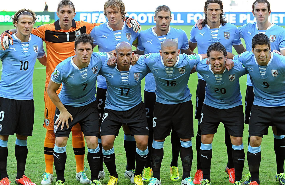 Uruguay quiere mejorar lo de Sudáfrica mientras reza por recuperar a Suárez. Foto: EFE