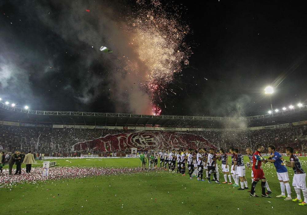 Lanús va por otro título internacional en la ida de la Recopa Sudamericana. Foto: EFE