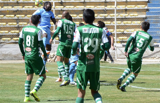 Encuentro entre Bolívar y Oriente Petrolero por las semifinales de la Copa LFPB, disputado en el estadio Hernando Siles de La Paz. Foto: ABI