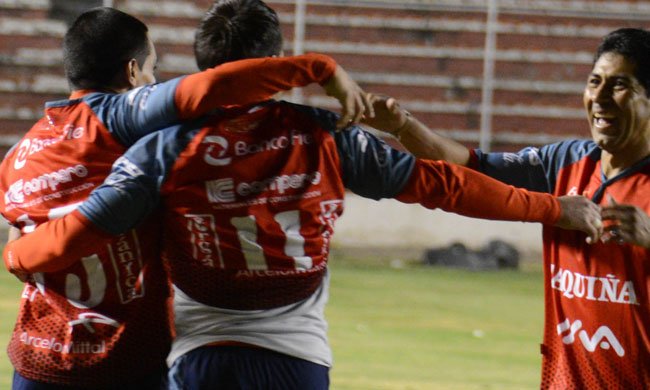 Wilstermann superó por 2-0 a Universitario en Sucre. Foto: ABI