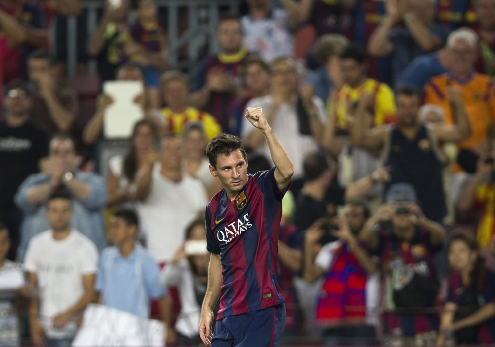 El argentino del FC Barcelona Lionel Messi celebra su gol, primero del equipo, durante el partido de la primera jornada de la Liga de Primera División ante el Elche CF. Foto: EFE