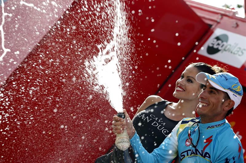 El ciclista italiano del equipo Astana, Fabio Aru, se ha proclamado el vencedor al termino de la decimoctava etapa. Foto: EFE