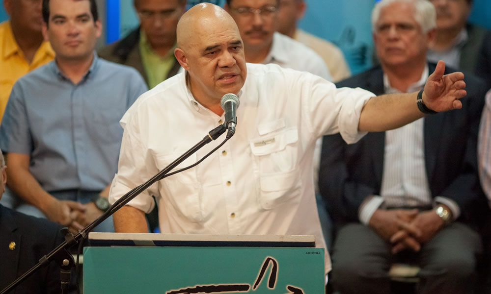 Jesús Torrealba habla en una rueda de prensa, en la sede del partido Comité de Organización Política Electoral Independiente (COPEI) hoy miércoles 24 de septiembre. Foto: EFE