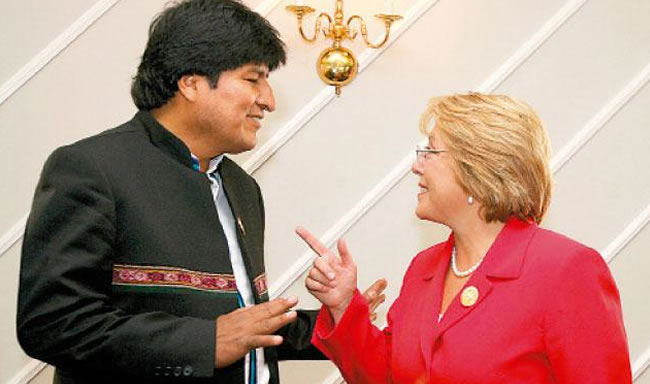 Los Presidentes de Bolivia y Chile, Evo Morales y Michelle Bachelet. Archivo. Foto: EFE