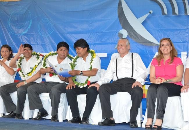 Presidente Evo junto al Ministro de Salud y el alcalde de Santa Cruz entregaron el servicio de Telesalud. Foto: ABI