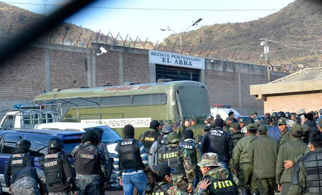 Frontis del Recinto Penitenciario 'El Abra' en Cochabamba. Foto: EFE
