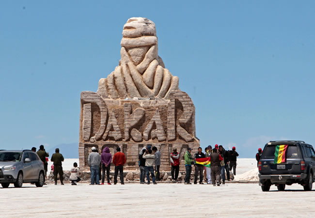 Escultura del Dakar, Uyuni (Bolivia). Foto: EFE