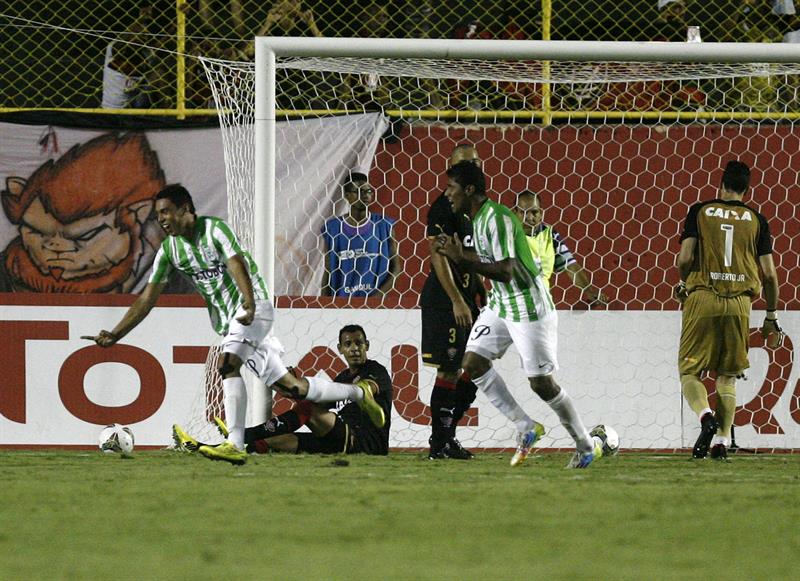 Nacional le ganó 0-1 a Vitória en Brasil con gol de Bocanegra y pasó a cuartos de final. Foto: EFE