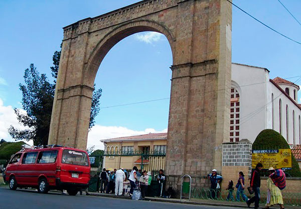 Portada del Cementerio General en la ciudad de La Paz. Foto: ABI