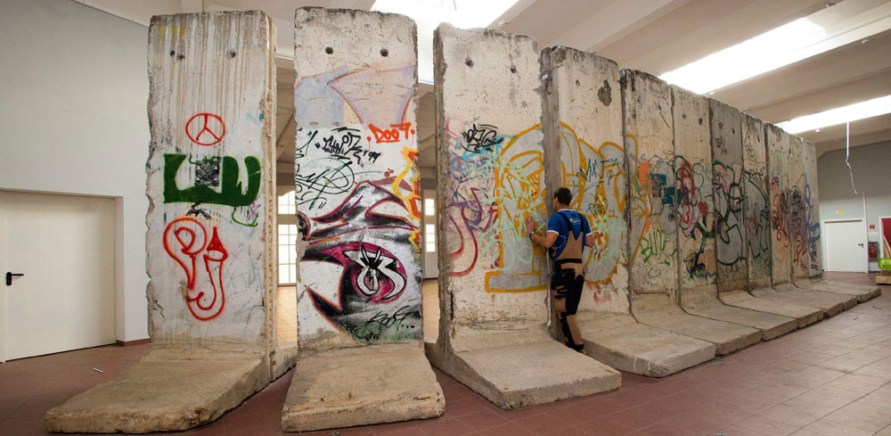 Un segmento original del Muro de Berlín es expuesto en Leipzig (Alemania). Foto: EFE