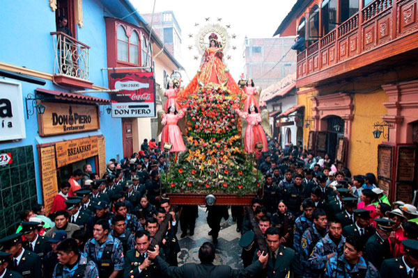 Festividad de la Virgen de la Candelaria en la ciudad de Puno, Perú. Foto: EFE