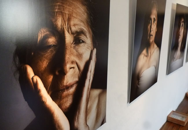 Exposición fotográfica "El Grito del Silencio", mujeres víctimas de violencia. Foto: ABI