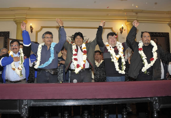 El presidente Evo Morales presenta a candidatos a la Gobernación y alcaldes de Cochabamba por el Movimiento Al Socialismo (MAS). Foto: ABI