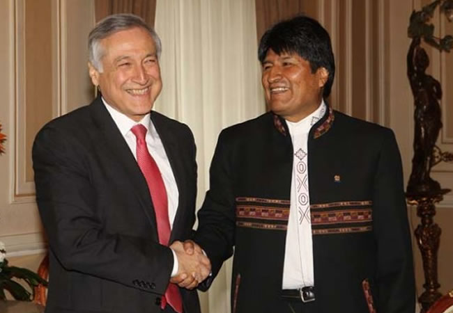 Ministro de Relaciones Exteriores de Chile, Heraldo Muñoz junto al Presidente Evo Morales. Foto: EFE
